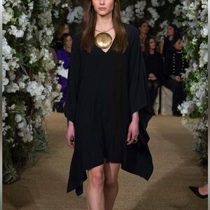 Ralph Lauren Collection Black Crepe V-Neck Cape Dress size 2